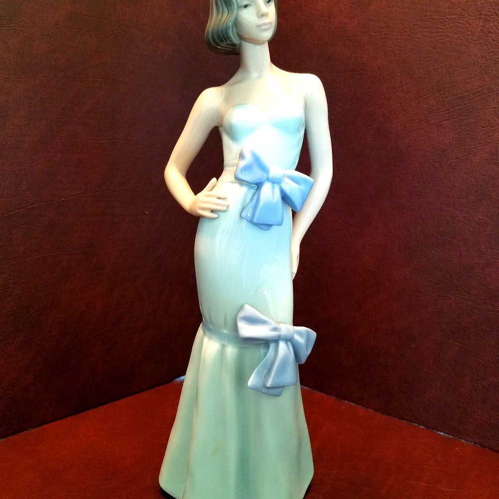 Lladro Woman Figurine